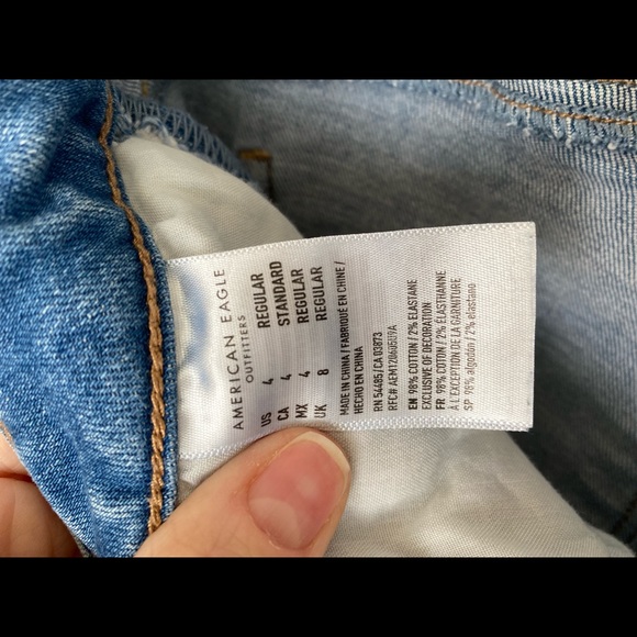 AMERICAN EAGLE DISTRESSED RAW ANKLE JEGGING JEAN - Picture 4 of 5